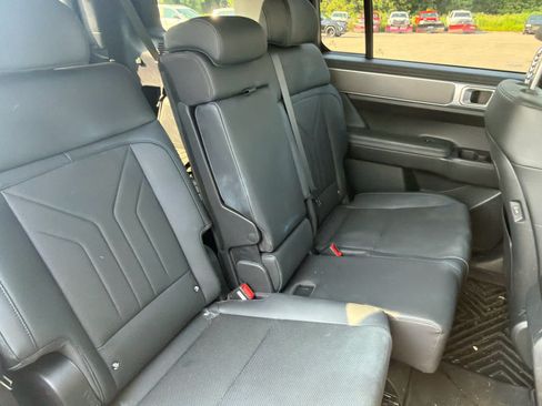 Used 2025 Hyundai Santa Fe SEL FWD image 8