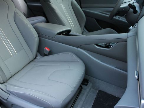 Used 2023 Hyundai Elantra SEL w/ Convenience Package FWD image 25