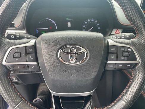Used 2023 Toyota Sienna XSE w/ XSE Plus Package FWD image 16