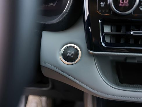 Used 2025 Toyota Highlander Platinum image 22