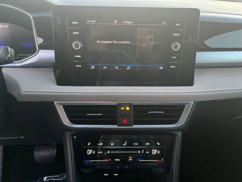 Used 2025 Volkswagen Taos SE image 18