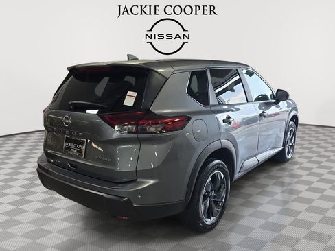 Used 2024 Nissan Rogue SV AWD/4WD image 5