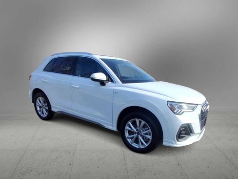 Used 2025 Audi Q3 2.0T Premium w/ Convenience Package image 2