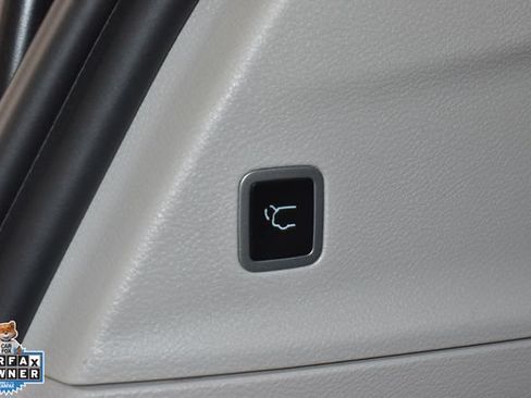 Certified 2024 Chrysler Pacifica Touring-L FWD image 32