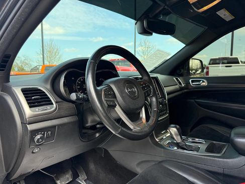 Used 2018 Jeep Grand Cherokee Altitude AWD/4WD image 11