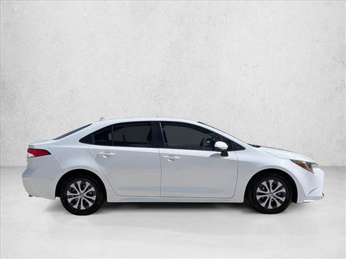 Certified 2022 Toyota Corolla LE FWD image 4
