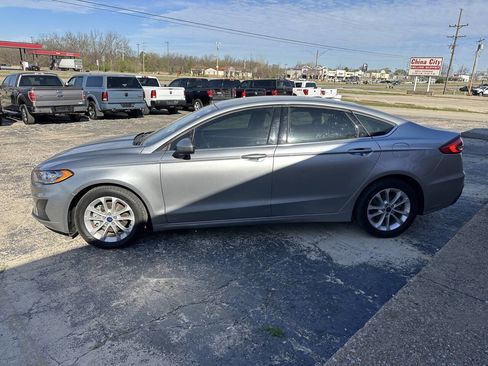 Used 2020 Ford Fusion SE image 6
