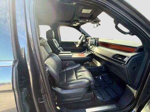 Used 2023 Lincoln Navigator Reserve image 32