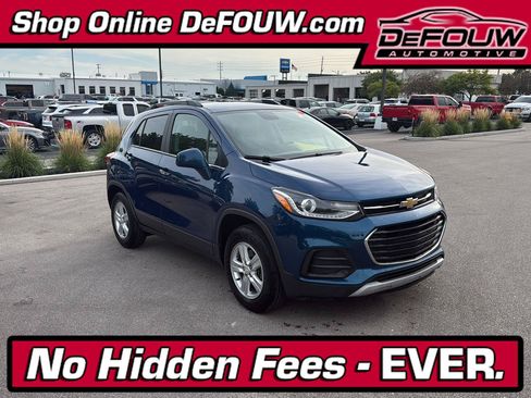 Used 2020 Chevrolet Trax LT w/ LT Convenience Package FWD image 1