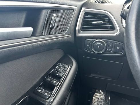 Used 2019 Ford Edge SEL FWD image 19
