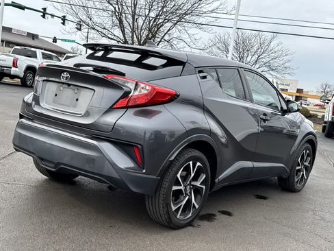 Used 2018 Toyota C-HR XLE image 3