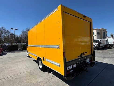 Used 2022 Ford E-350 and Econoline 350 Super Duty image 16