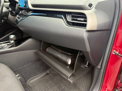 Used 2019 Toyota C-HR XLE FWD image 37