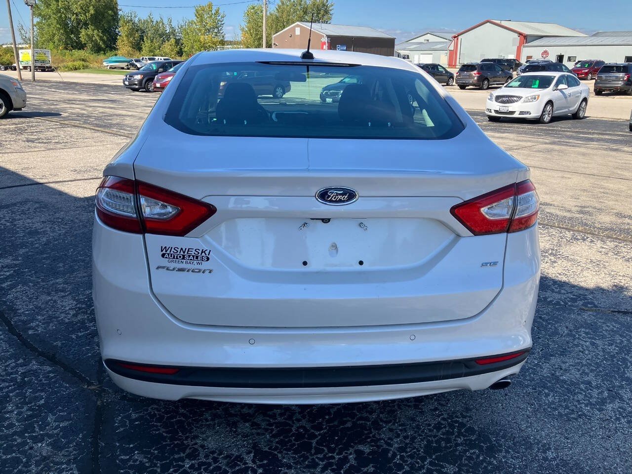 Used 2015 Ford Fusion SE FWD image 4