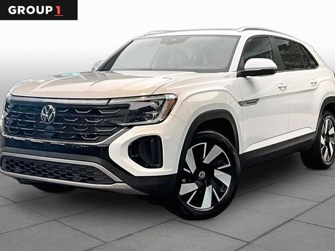 Used 2025 Volkswagen Atlas Cross Sport SE w/ Panoramic Sunroof Package FWD image 1
