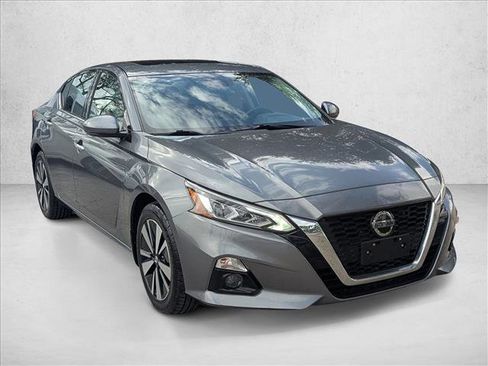 Used 2019 Nissan Altima 2.5 SV image 3