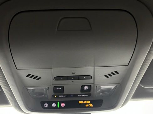 Used 2020 Chevrolet Equinox Premier image 37