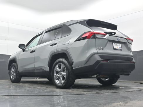 Used 2022 Toyota RAV4 XLE AWD/4WD image 27