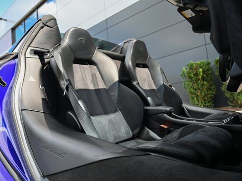 Used 2020 McLaren 600LT Spider RWD image 18
