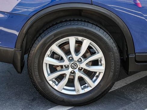 Used 2018 Nissan Rogue SV FWD image 8