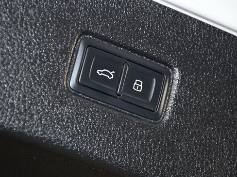 Used 2025 Audi Q7 3.0T Premium Plus AWD/4WD image 50