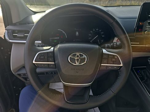 Certified 2024 Toyota Sienna XLE image 19