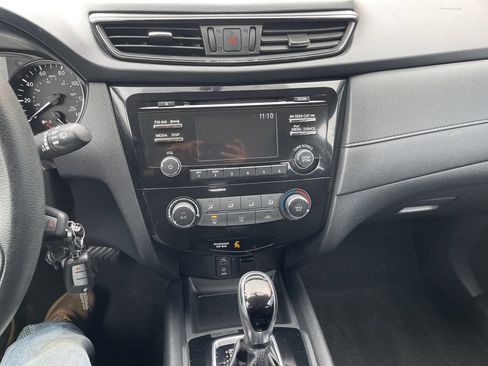 Used 2017 Nissan Rogue S AWD/4WD image 18