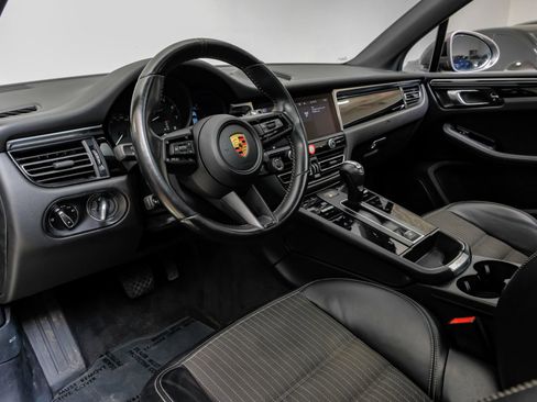 Used 2023 Porsche Macan Turbo AWD/4WD image 3