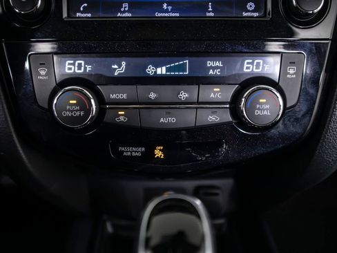 Used 2019 Nissan Rogue SV FWD image 33