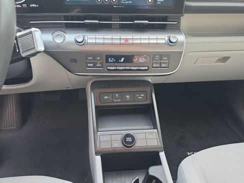 Used 2024 Hyundai Kona SEL FWD image 6
