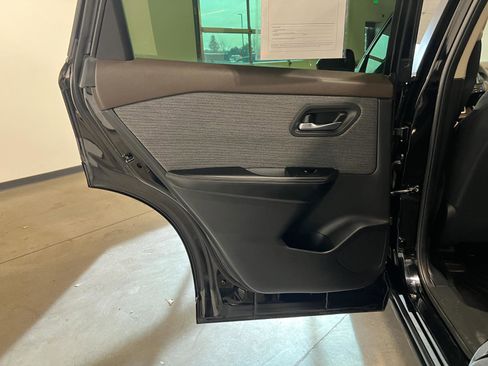 Used 2023 Nissan Rogue SV image 30