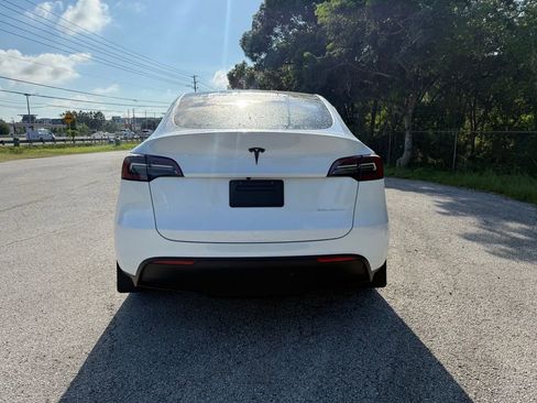 Used 2023 Tesla Model Y Long Range AWD/4WD image 12