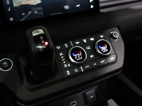 Used 2022 Land Rover Defender 90 X-Dynamic S image 30