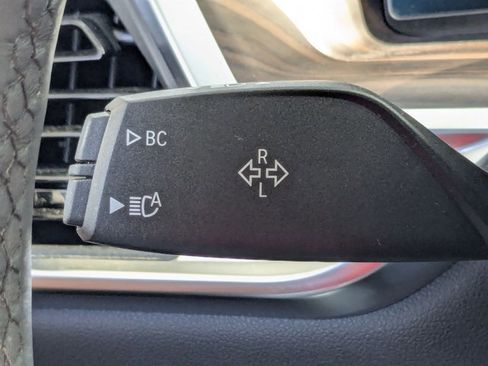 Used 2025 BMW X5 sDrive40i w/ M Sport Package image 11