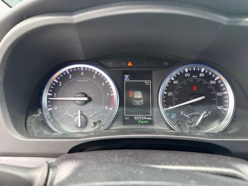 Used 2019 Toyota Highlander Limited FWD image 2