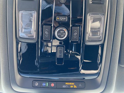 New 2026 Chevrolet Suburban Premier image 21