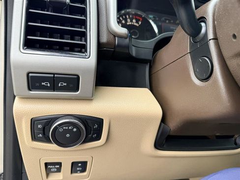 Used 2018 Ford F150 Lariat w/ Equipment Group 502A Luxury AWD/4WD image 33