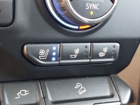 Used 2020 Chevrolet Silverado 1500 LTZ w/ LTZ Premium Package image 14