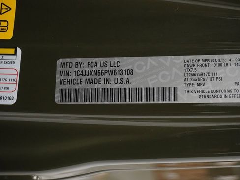 Certified 2023 Jeep Wrangler Unlimited w/ Sun & Screen Package AWD/4WD image 55
