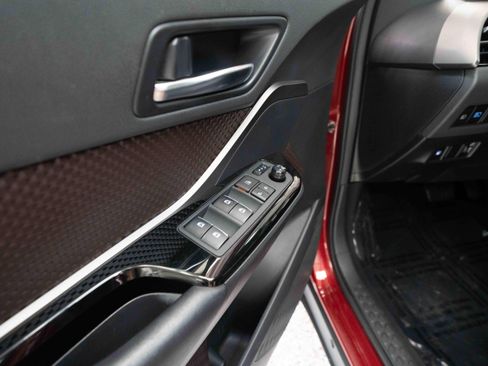 Used 2019 Toyota C-HR Limited FWD image 7