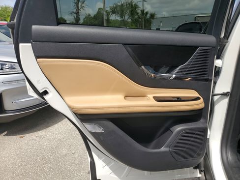 Used 2022 Lincoln Corsair Reserve image 12