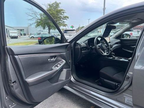 Used 2025 Nissan Sentra SR FWD image 10