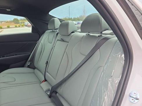 New 2025 Hyundai Elantra Limited image 33