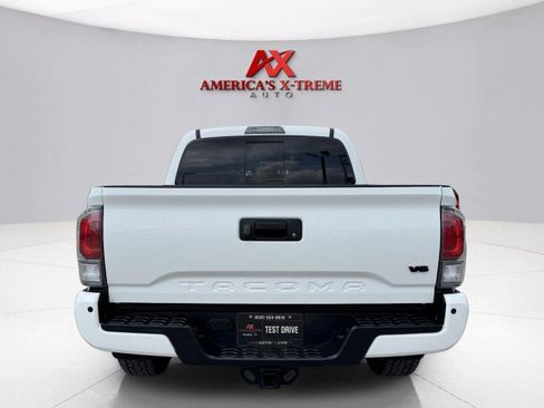 Used 2022 Toyota Tacoma TRD Sport w/ Technology Package AWD/4WD image 4