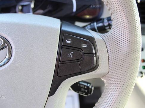 Used 2013 Toyota Sienna XLE w/ Entertainment Pkg FWD image 17