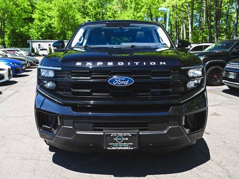 Used 2025 Ford Expedition Active AWD/4WD image 2