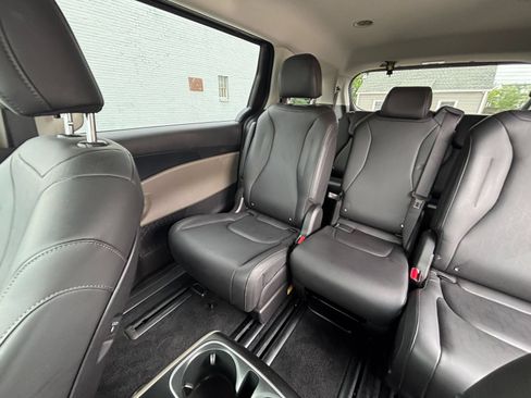 Used 2026 Kia Carnival FWD image 42
