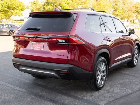Certified 2024 Toyota Grand Highlander AWD image 5