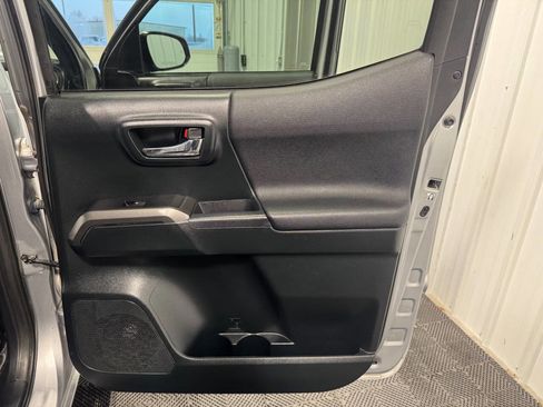 Used 2016 Toyota Tacoma TRD Off-Road image 25