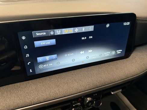 Used 2025 Nissan Kicks SV FWD image 13